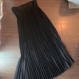 Pleated maxi skirt